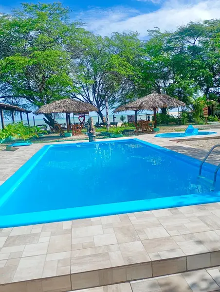 Piscina com vista para o mar